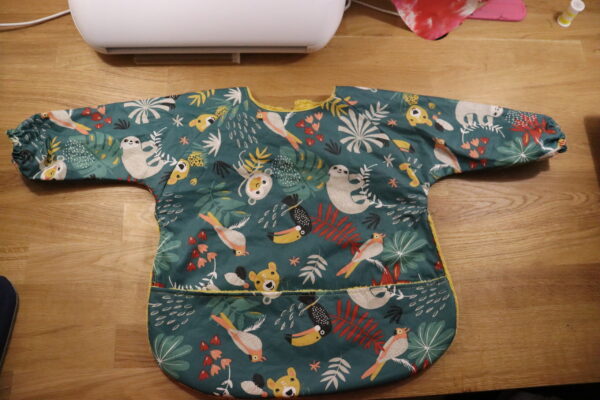 Tablier bavoir en tissu imperméable et bambou – Image 4