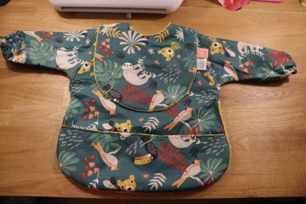 Tablier bavoir en tissu imperméable et bambou – Image 2